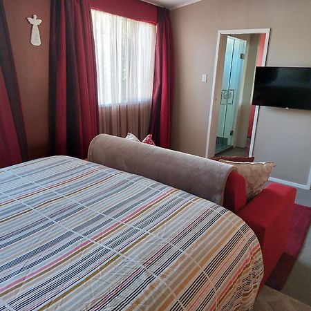 Bed And Breakfast Happy Home Taupo Accommodation Bagian luar foto