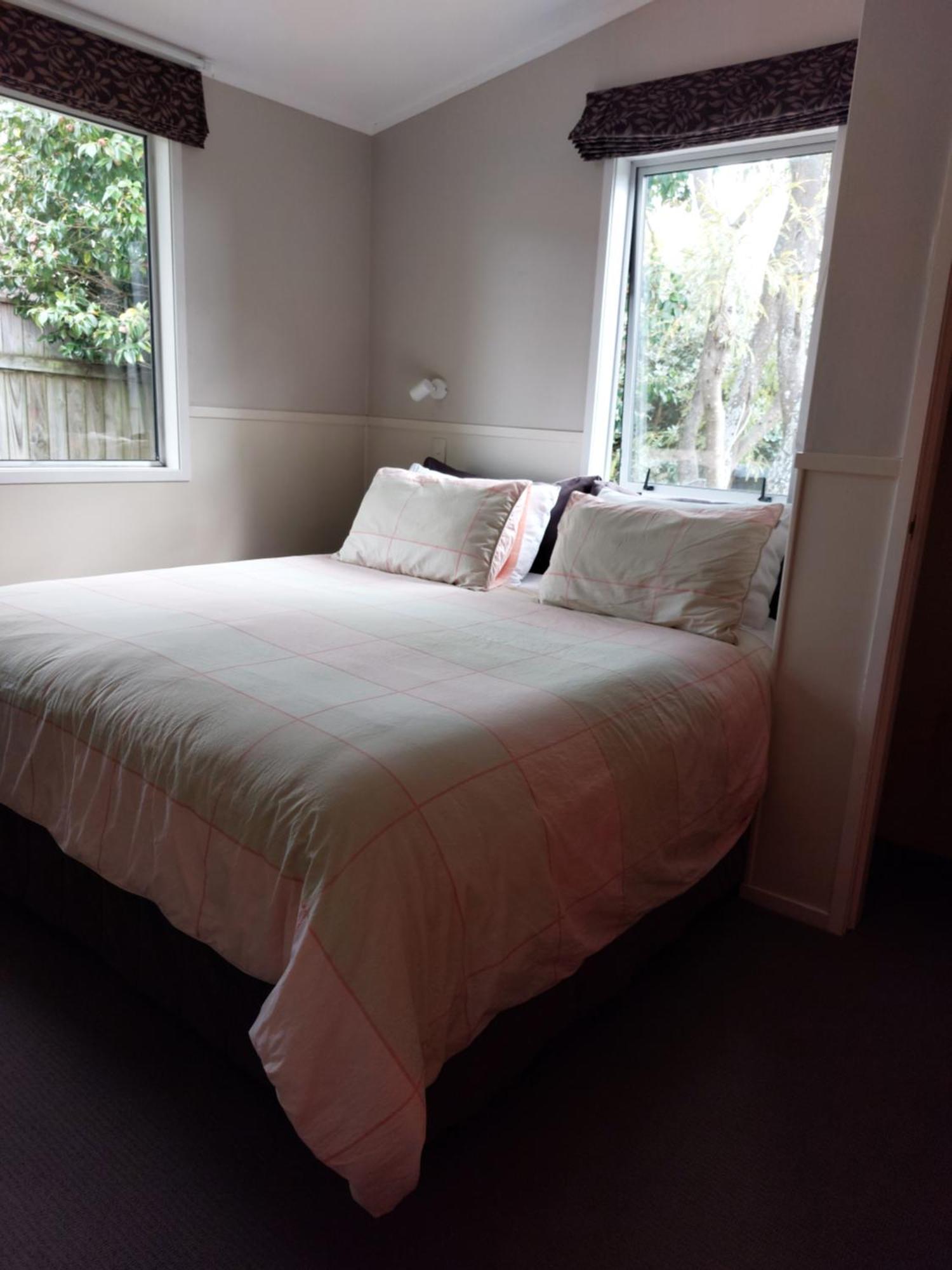 Bed And Breakfast Happy Home Taupo Accommodation Bagian luar foto