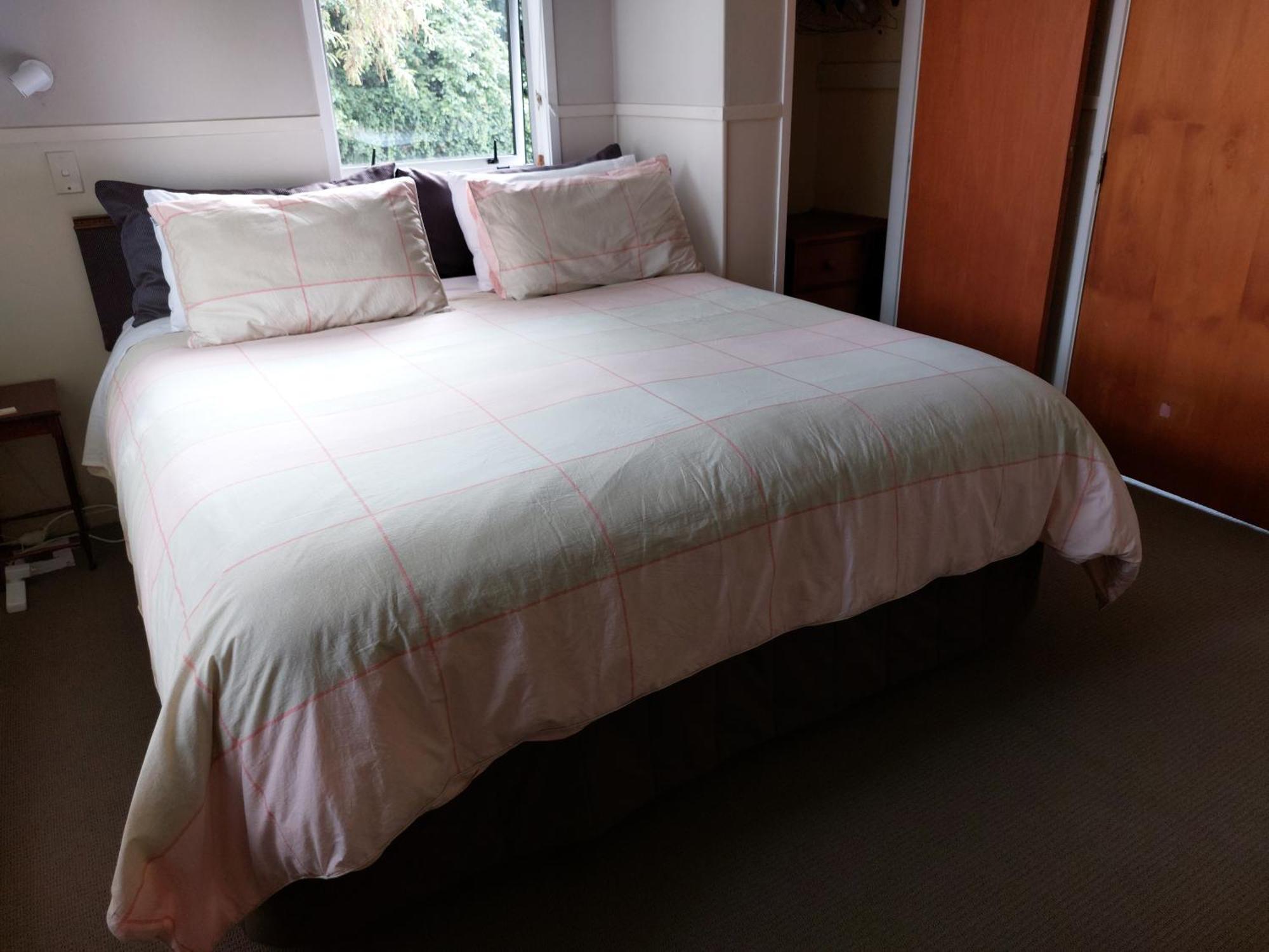 Bed And Breakfast Happy Home Taupo Accommodation Bagian luar foto