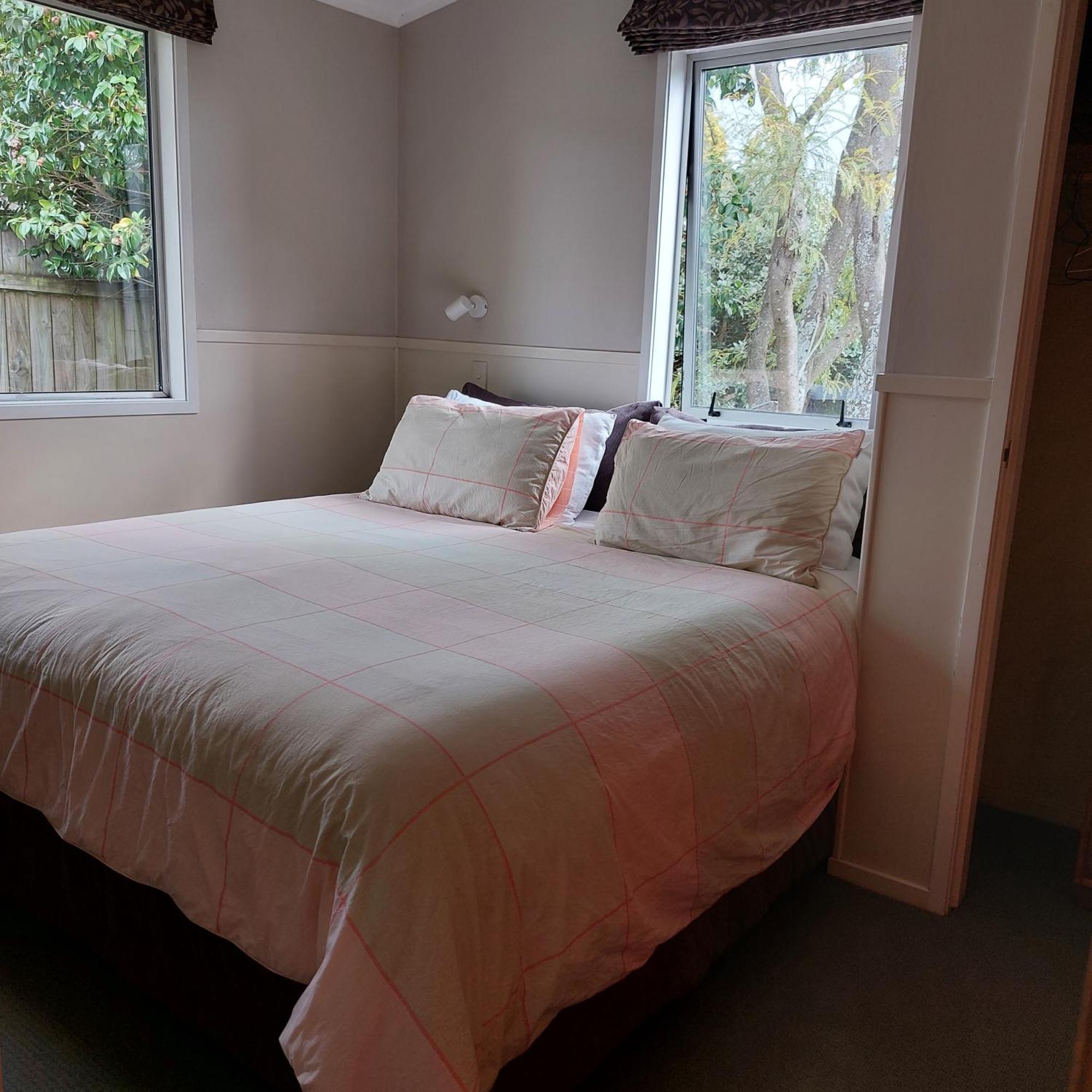 Bed And Breakfast Happy Home Taupo Accommodation Bagian luar foto