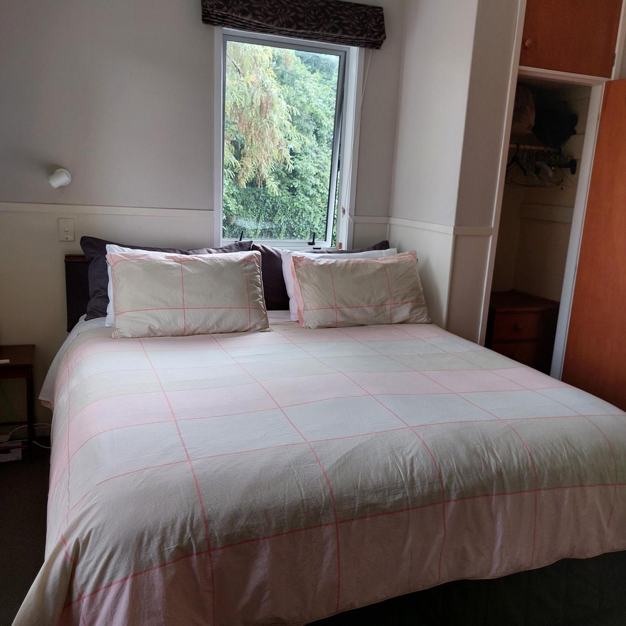 Bed And Breakfast Happy Home Taupo Accommodation Bagian luar foto