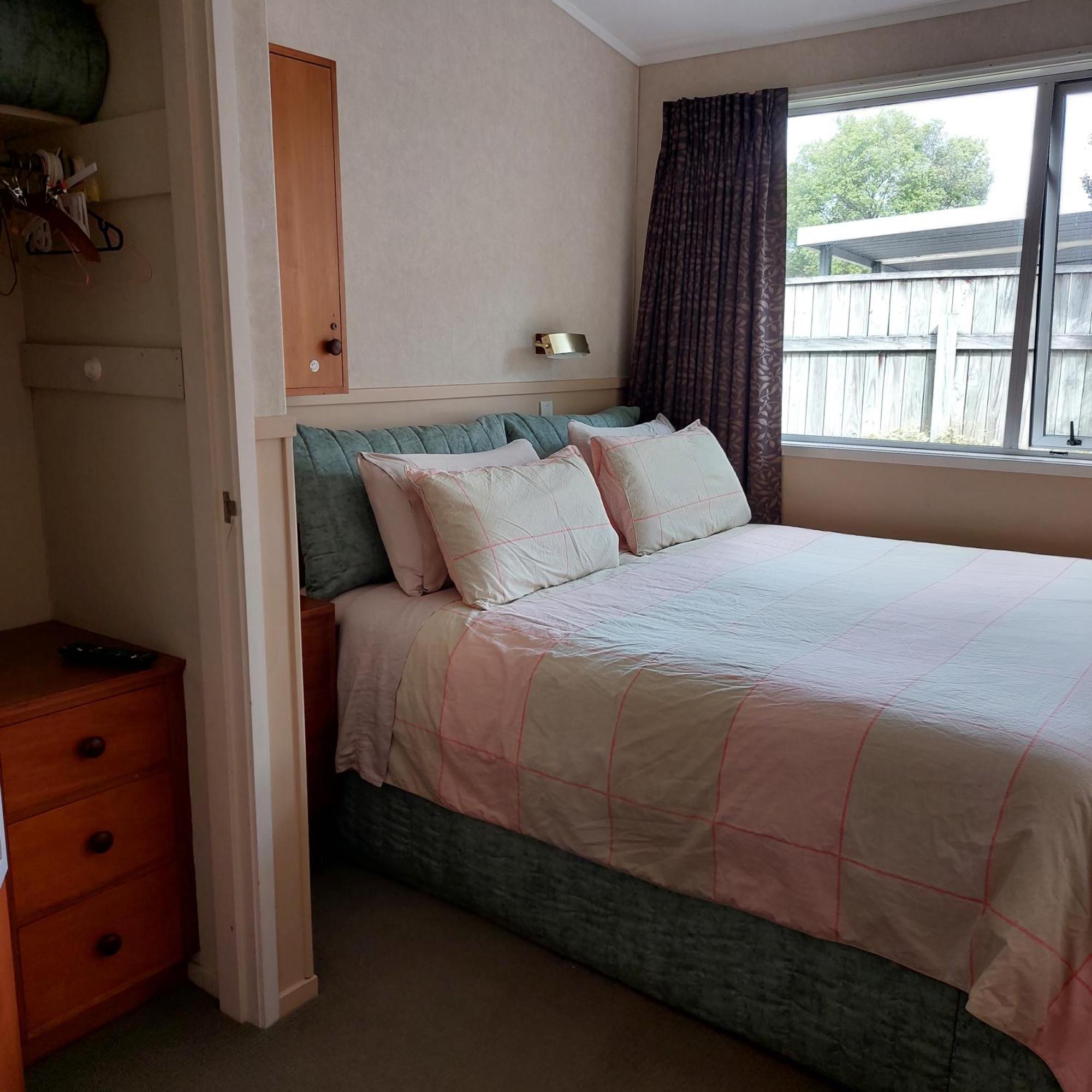 Bed And Breakfast Happy Home Taupo Accommodation Bagian luar foto