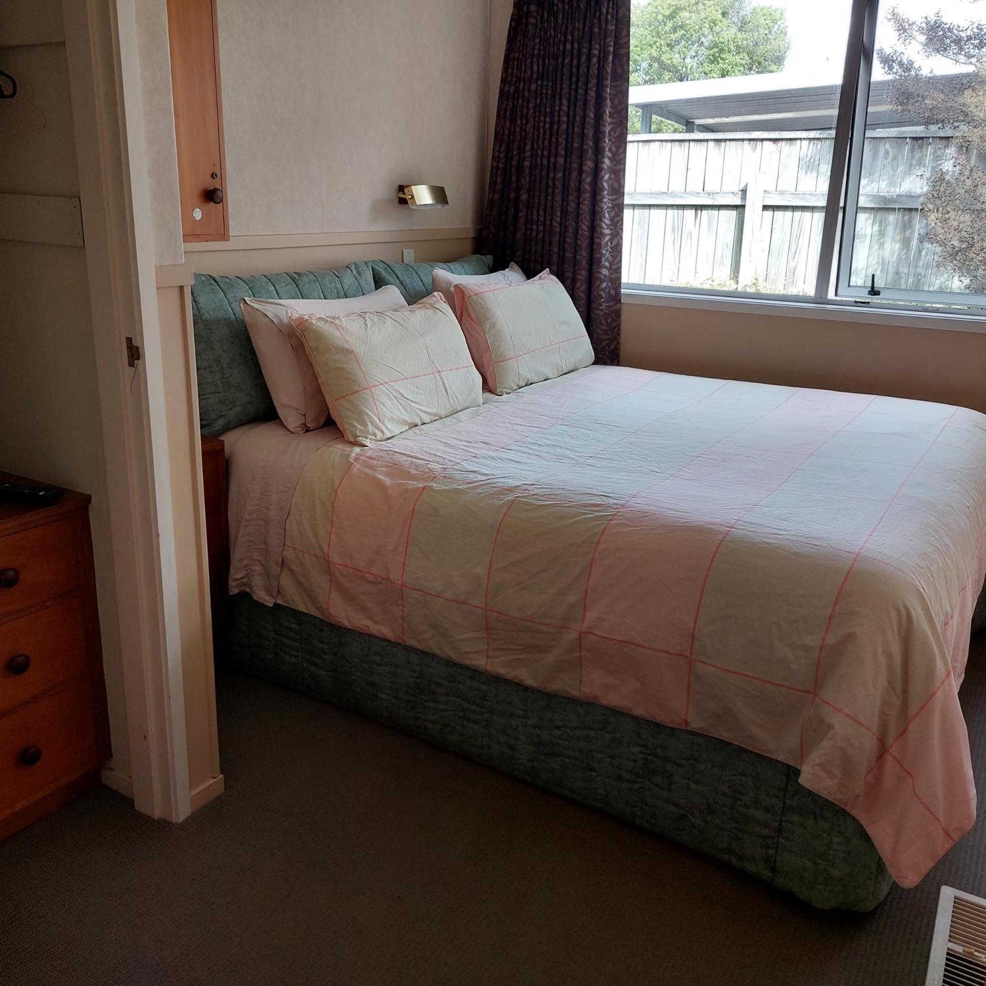 Bed And Breakfast Happy Home Taupo Accommodation Bagian luar foto