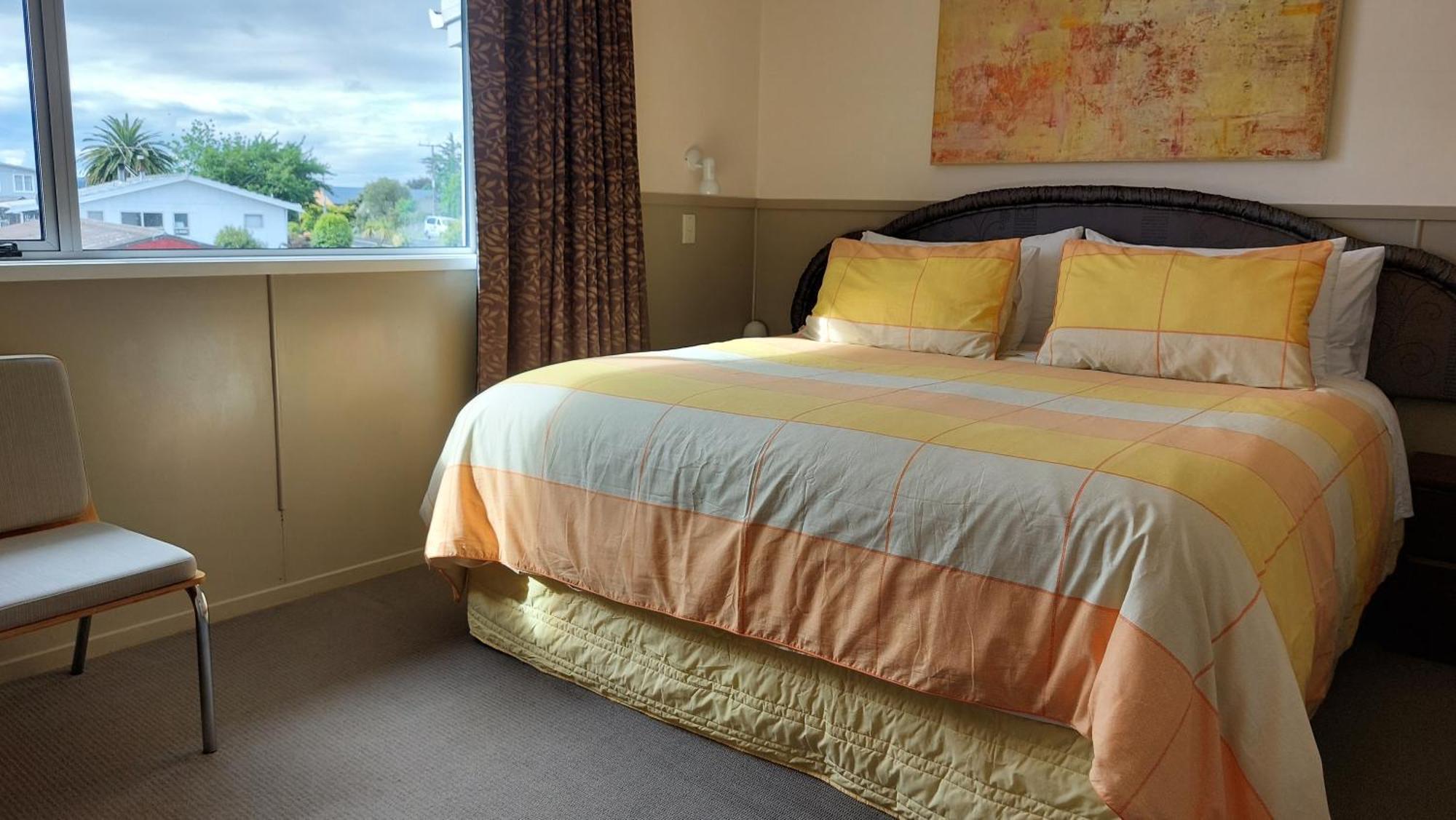 Bed And Breakfast Happy Home Taupo Accommodation Bagian luar foto