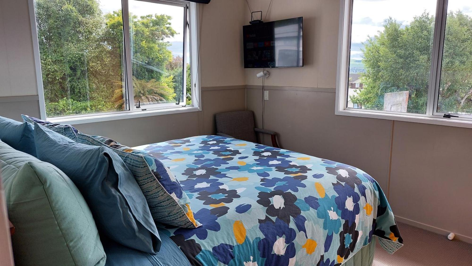 Bed And Breakfast Happy Home Taupo Accommodation Bagian luar foto