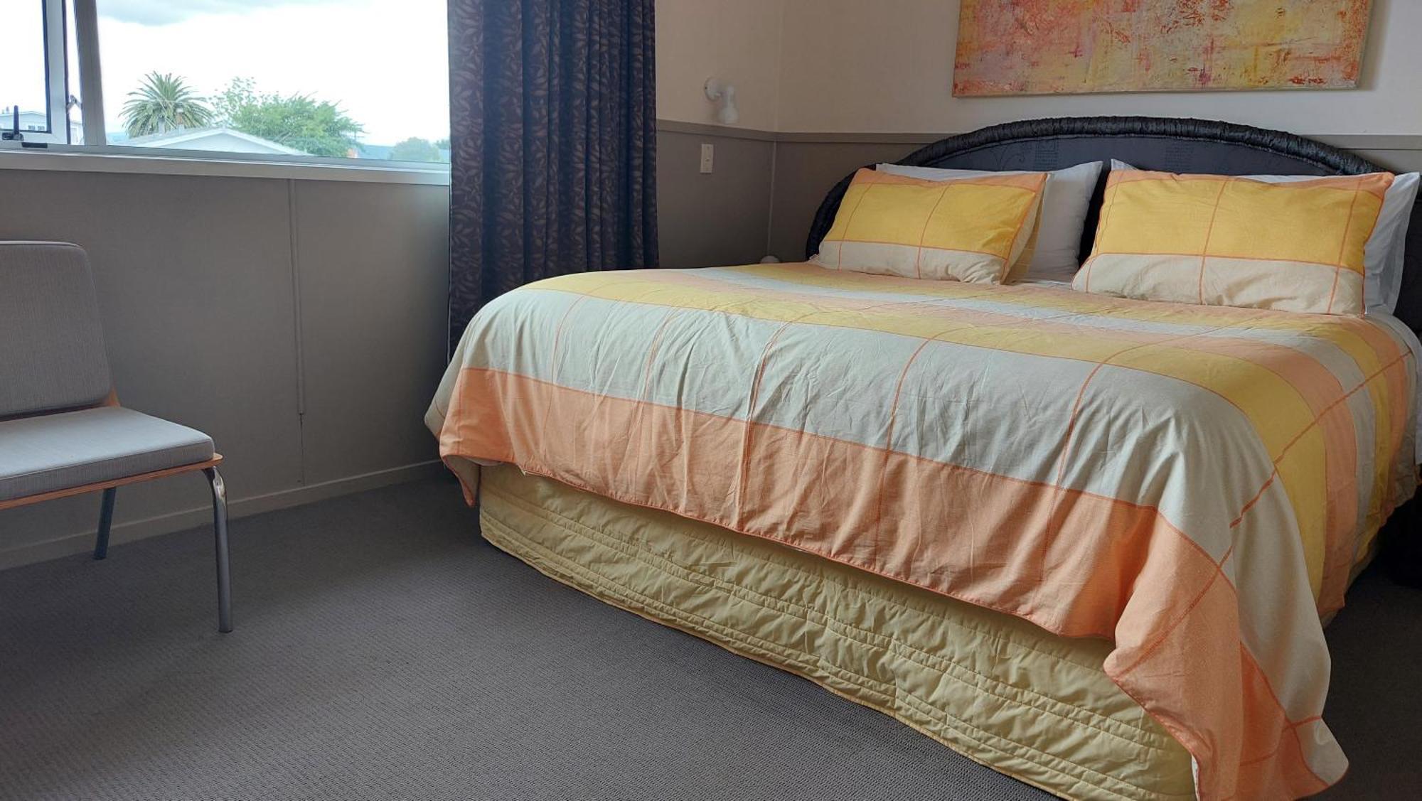 Bed And Breakfast Happy Home Taupo Accommodation Bagian luar foto
