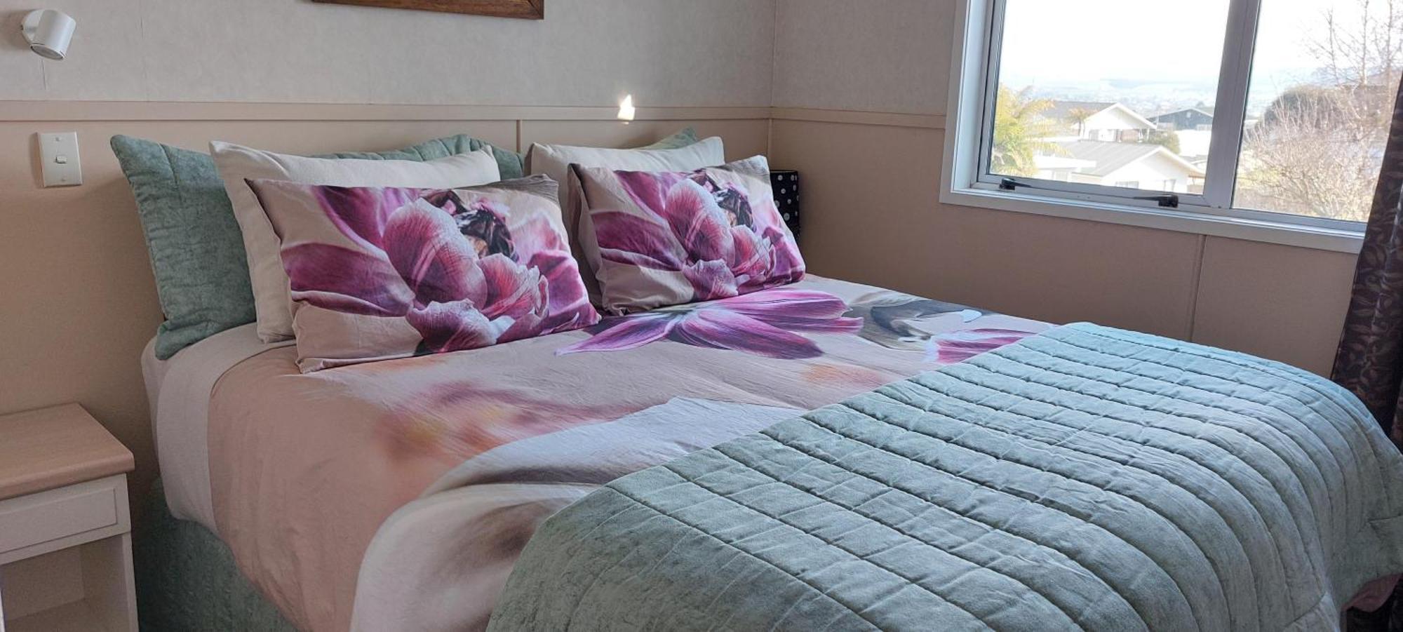 Bed And Breakfast Happy Home Taupo Accommodation Bagian luar foto