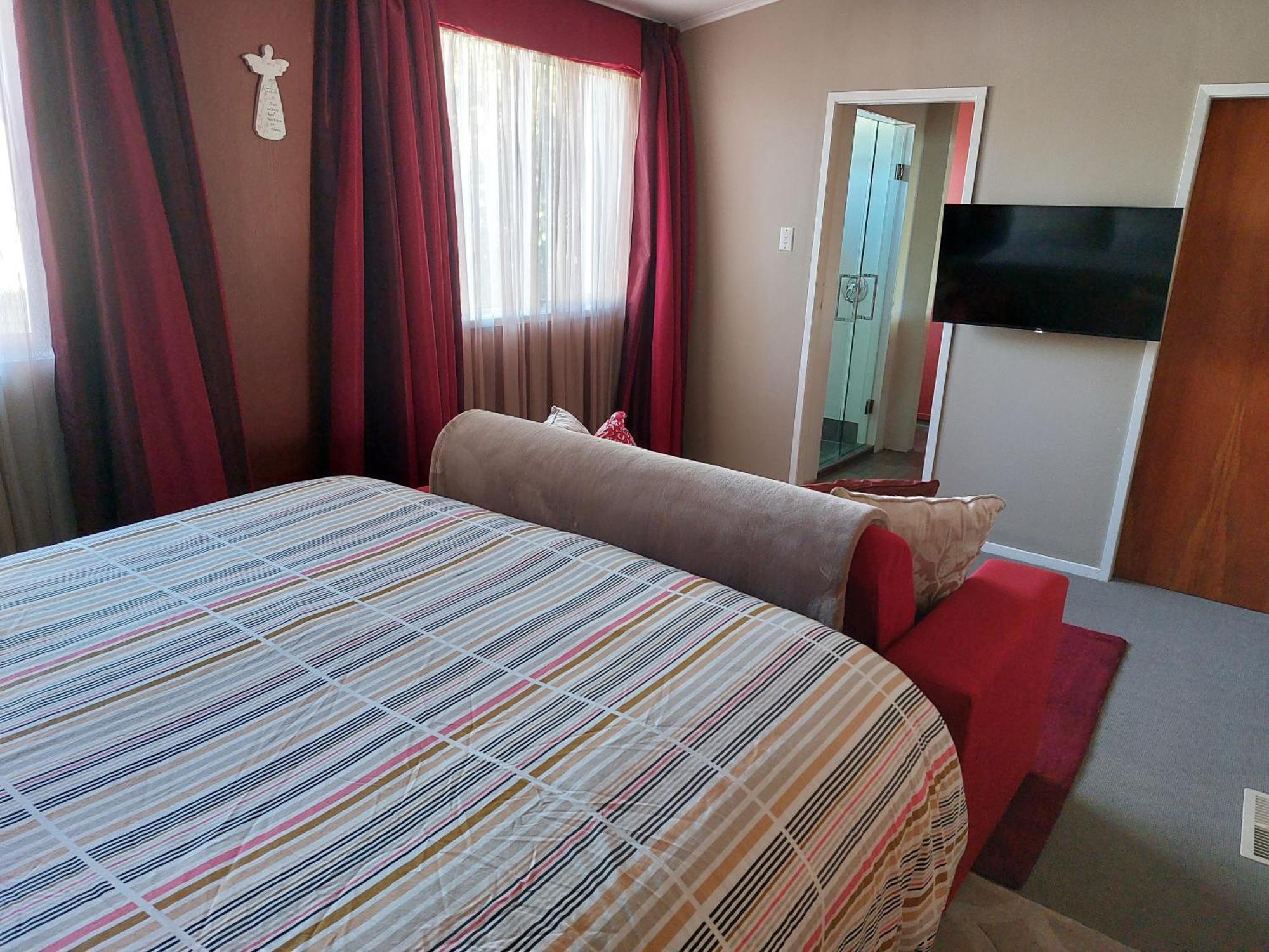 Bed And Breakfast Happy Home Taupo Accommodation Bagian luar foto