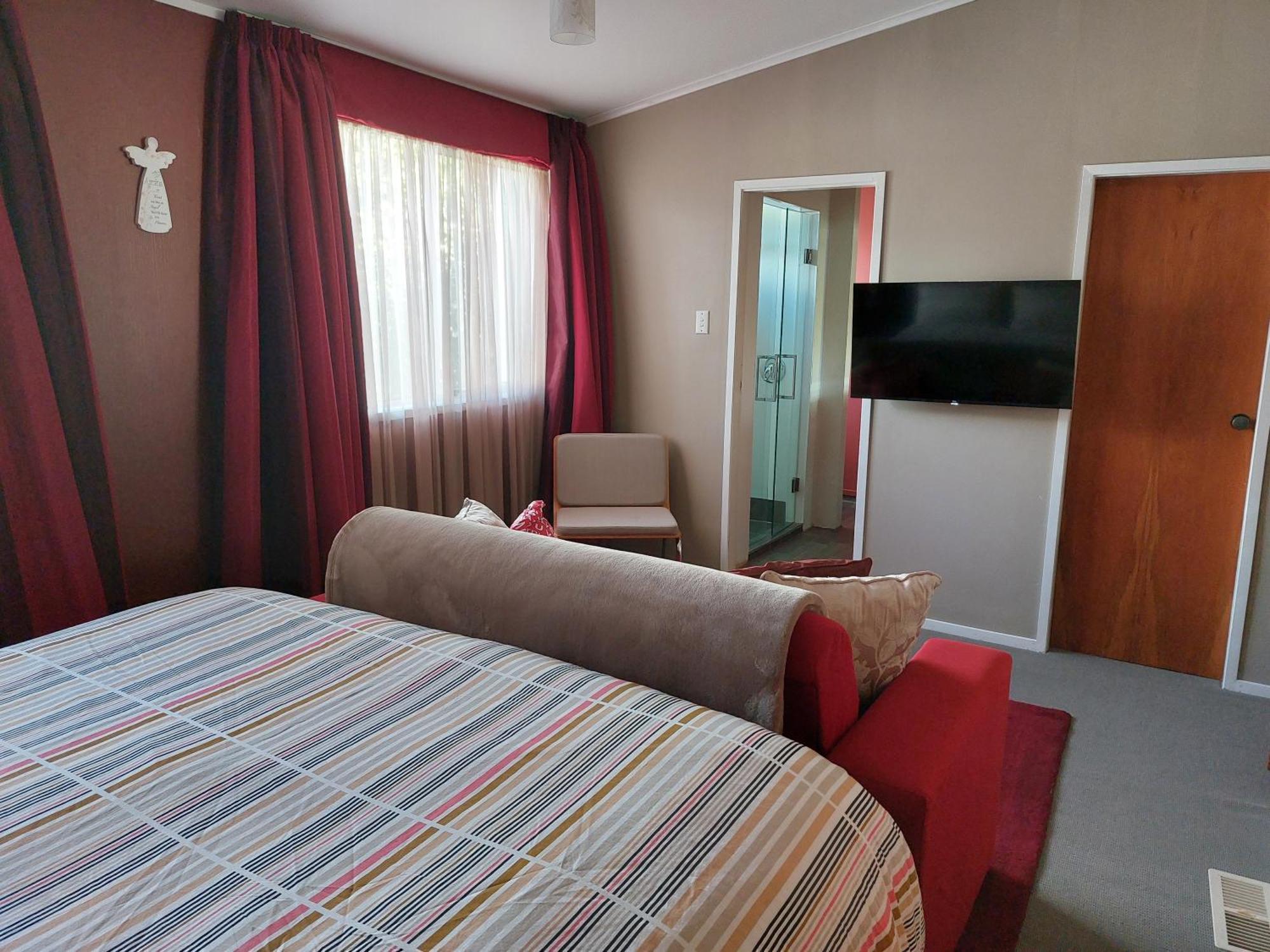 Bed And Breakfast Happy Home Taupo Accommodation Bagian luar foto